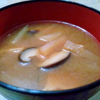 大根と椎茸と木綿豆腐の味噌汁